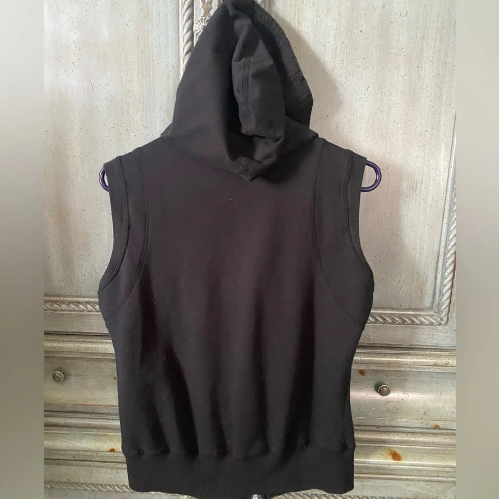 Oleg Cassini Black Sleeveless Hoodie - Picture 3 of 8